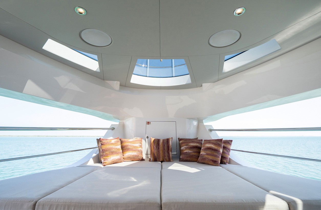 Majesty 100 Terrace 前甲板日光浴區