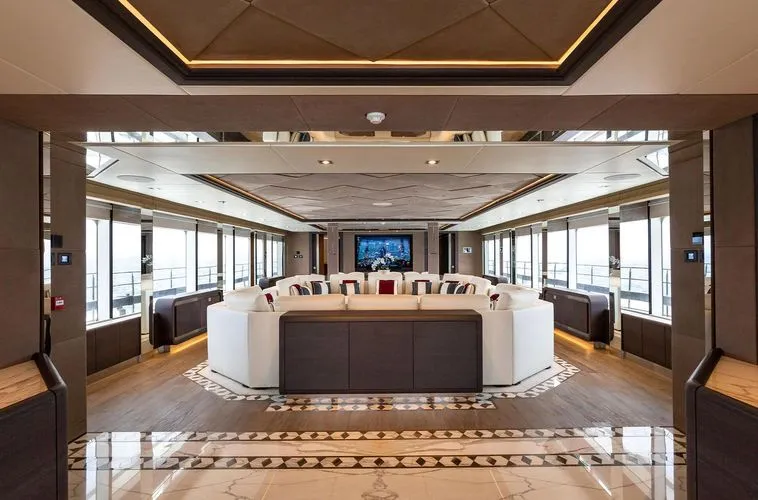 Majesty 175 主沙龍全景